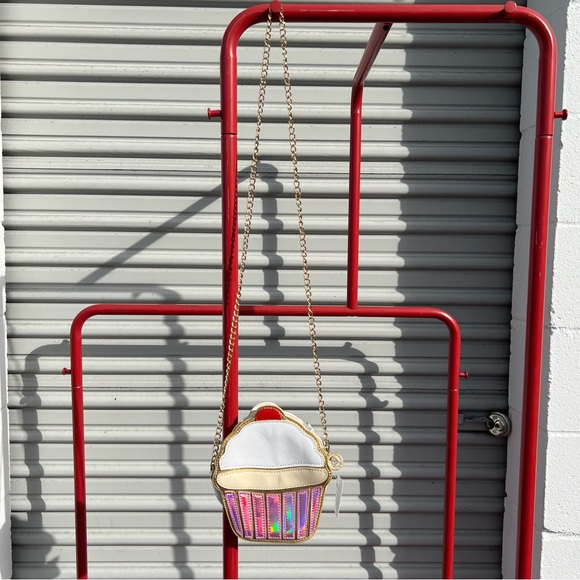 Holographic Cupcake Purse with chain strap - Picture 2 of 2